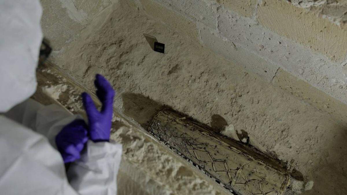 Los restos de seis siglos encontrados en una tumba.