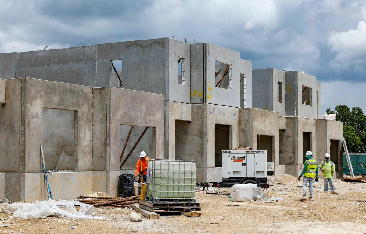 Varias compañías constructoras de la Florida están incorporando un apartamento o habitación con entrada independiente, que los nuevos propietarios pueden alquilar y así ayudarse a cubrir el pago de la hipoteca. La urbanización Alba, a cargo de la compañía ONX Homes, incluye esta tendencia.