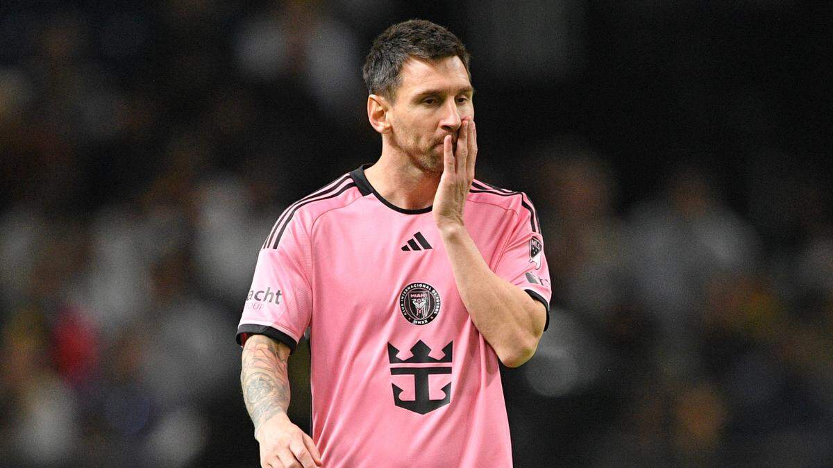 El delantero del Inter Miami reacciona al finalizar el partido de pretemporada ante Al-Nassr, celebrado el 1ro de febrero de 2024 en Riad, Arabia Saudí.