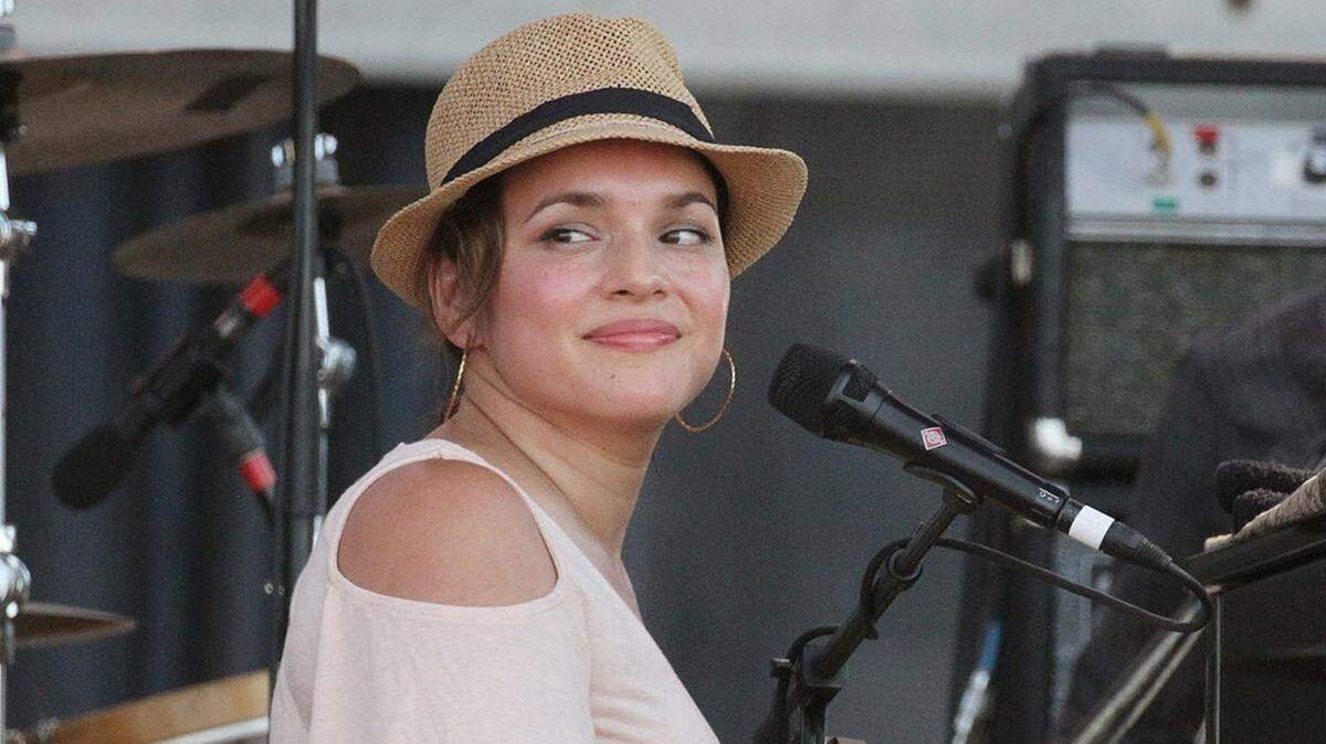 Norah Jones ofrecerá dos conciertos en Cuba como parte de un viaje de intercambio cultural que ofrece visitas turísticas a paladares, recorrido a pie por La Habana Vieja y paseos en autos clásicos, además de hospedaje en hotel frente al Malecón.