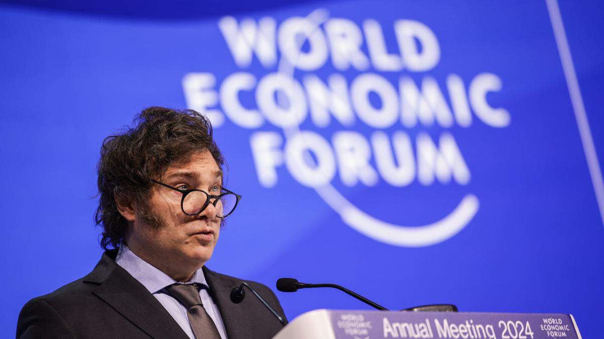 El presidente de Argentina, Javier Milei, participa en cumbre del Foro Económico Mundial, en Davos, Suiza, el 17 de enero de 2024.