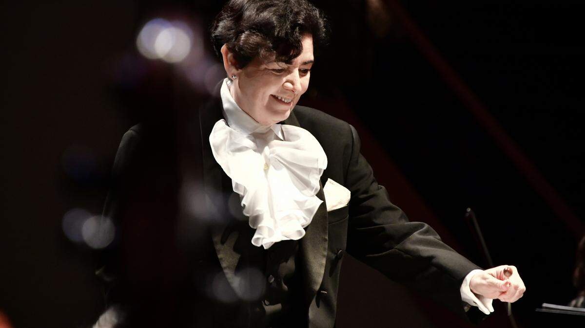 La Maestra Sebrina Alfonso, fundadora y Directora Musical de la South Florida Symphony Orchestra (SFSO).