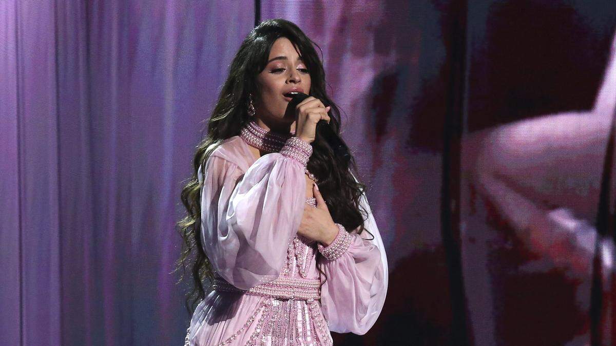 Camila Cabello canta “First Man“ en la ceremonia de los premios Grammy, el 26 de enero de 2020 en Los Angeles.