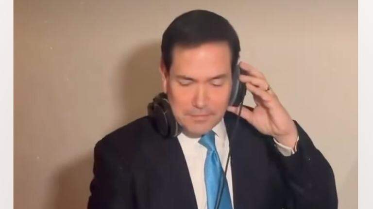 Videos de Marco Rubio como DJ en una boda se vuelven virales
