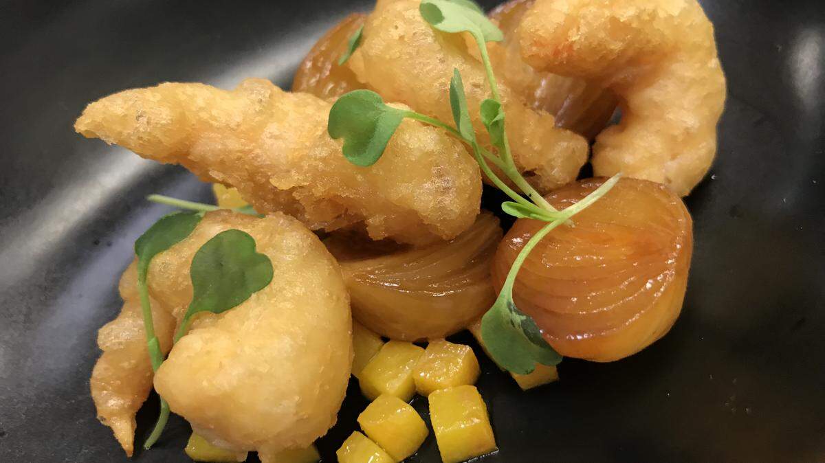 La joya del del Miami Dade College (MDC), ubicado en el último piso del aclamado Instituto Culinario de Miami (MCI), presenta un brindis con champán y a elegir dos exquisitos menús de seis platos de la mano del chef Víctor Santos.