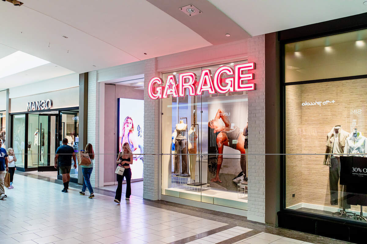 Garage, una tienda de ropa femenina de moda, abrió un local en el Dadeland Mall.
