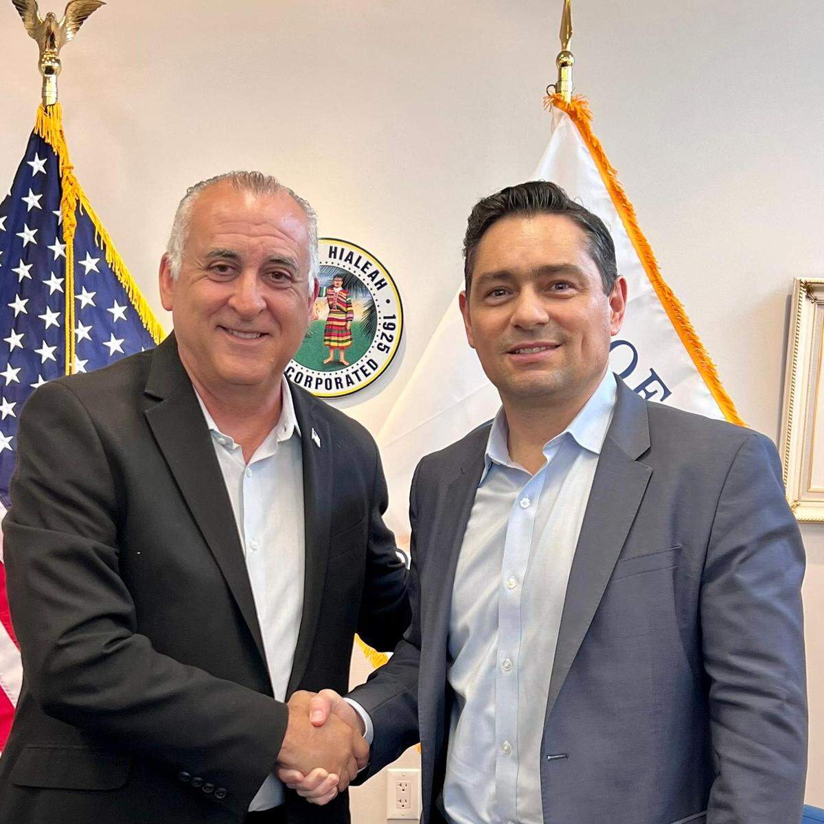 Vecchio dijo que formuló el planteamiento en una reciente reunión en Miami con a alcaldesa de Miami-Dade, Daniella Levine Cava, y el alcalde de Hialeah, Esteban Bovo. 