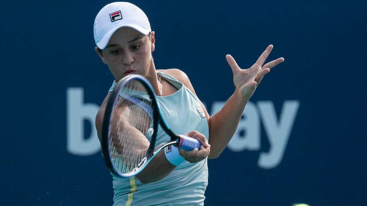 En la primera semifinal de la rama femenina del Miami Open, la gran favorita y vigente campeona del torneo, la australiana Ashleigh Barty (1), se impuso con autoridad 6-3 y 6-3 a la ucraniana Elina Svitolina, el 1ro de abril de 2021 en el Hard Rock Stadium de Miami Garden, Florida.
