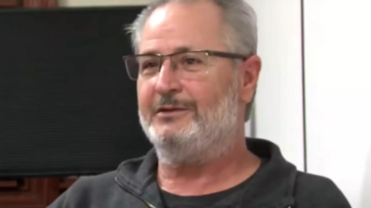 Tom Jozsi, de 60 años, dijo a la cadena WISN-TV que estaba en el dentista para que le empastaran un diente cuando le dijeron que se había tragado un utensilio.