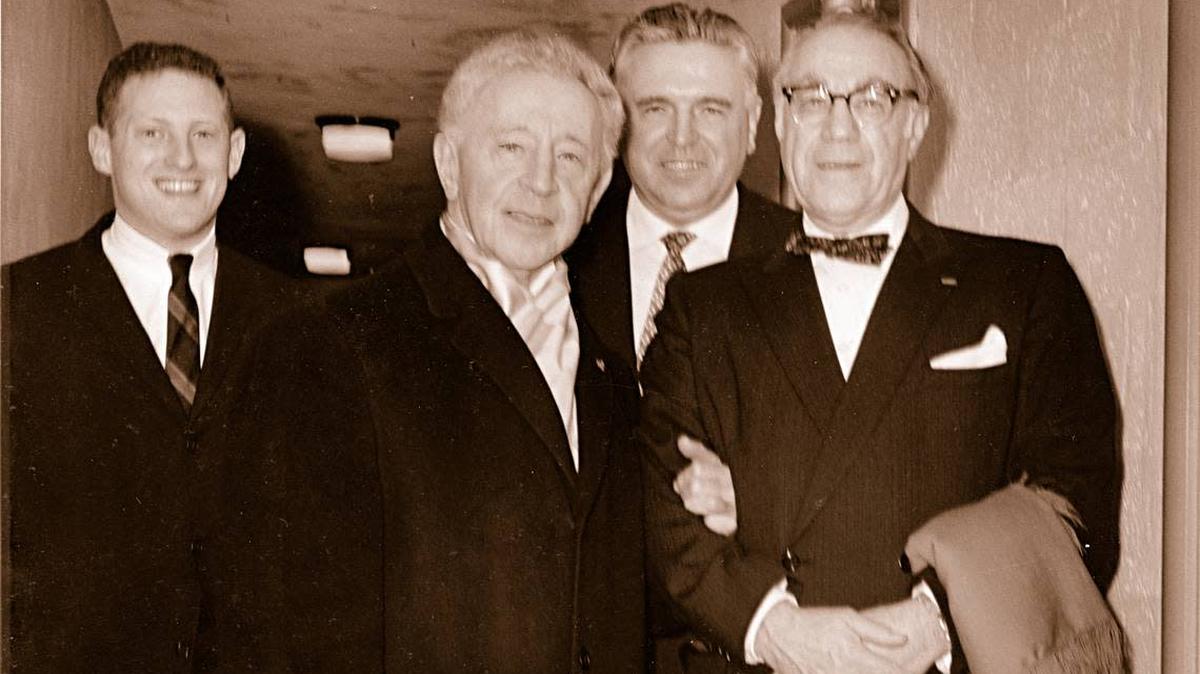 Julian Kreeger con los pianistas Arthur Rubinstein y Hans Richter-Haaser y el director Fabien Sevitzky.