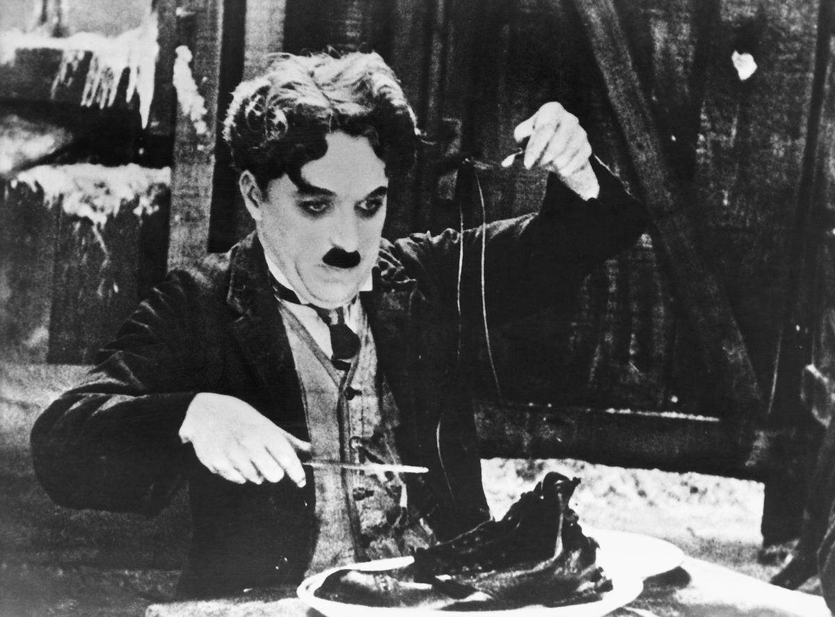 Coral Gables Art Cinema exhibe ‘The Gold Rush’ (1925) del mítico Charlie Chaplin. Basada en hechos reales como la expedición liderada por Donner Party, que atrapada por la nieve en Sierra Nevada se vio obligada a practicar el canibalismo, Chaplin decidió darle humor a la tragedia. 