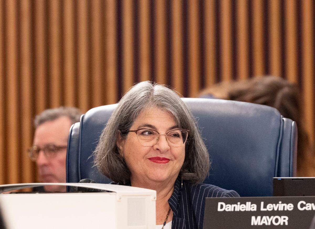 La alcaldesa de Miami-Dade, Daniella Levine Cava, exhortó a los venezolanos en su condado a participar en las elecciones primarias del 22 de octubre de 2023.