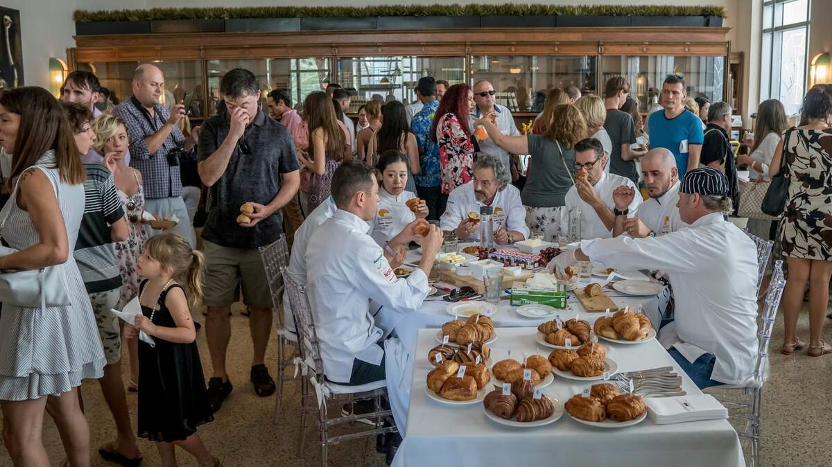 El jurado del primer concurso anual de croissants denominado “Croissant Battle Miami”, que fue organizado por el National Hotel, en Miami Beach.