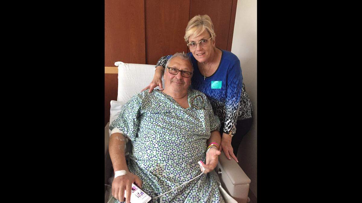 Louis Foranoce le da crédito a Linda, su esposa desde hace 51 años, por ayudarlo a lo largo de su proceso de salud. Actualmente, toma 30 pastillas diarias e insulina dos veces al día. Juntos tienen dos hijos y seis nietos.