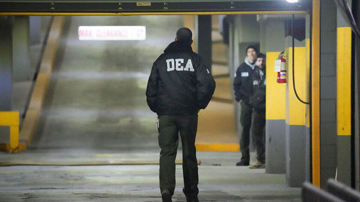 Un supervisor de la agencia antidrogas DEA en República Dominicana fue arrestado al ser acusado de soborno y fraude de visados, informó la justicia estadounidense tras el anuncio del cierre de su oficina en el país ante sospechas de corrupción.