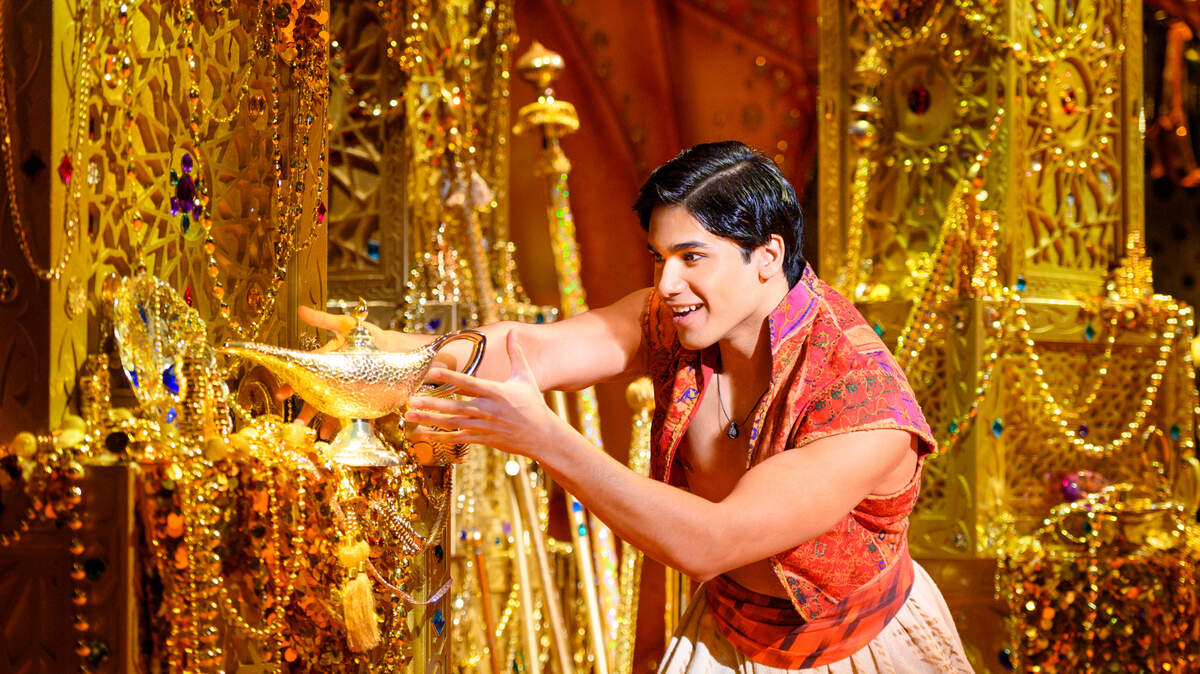 Adi Roy es Aladdin, musical que sigue la línea principal del famoso cuento de las ‘Mil y una noches árabes’.