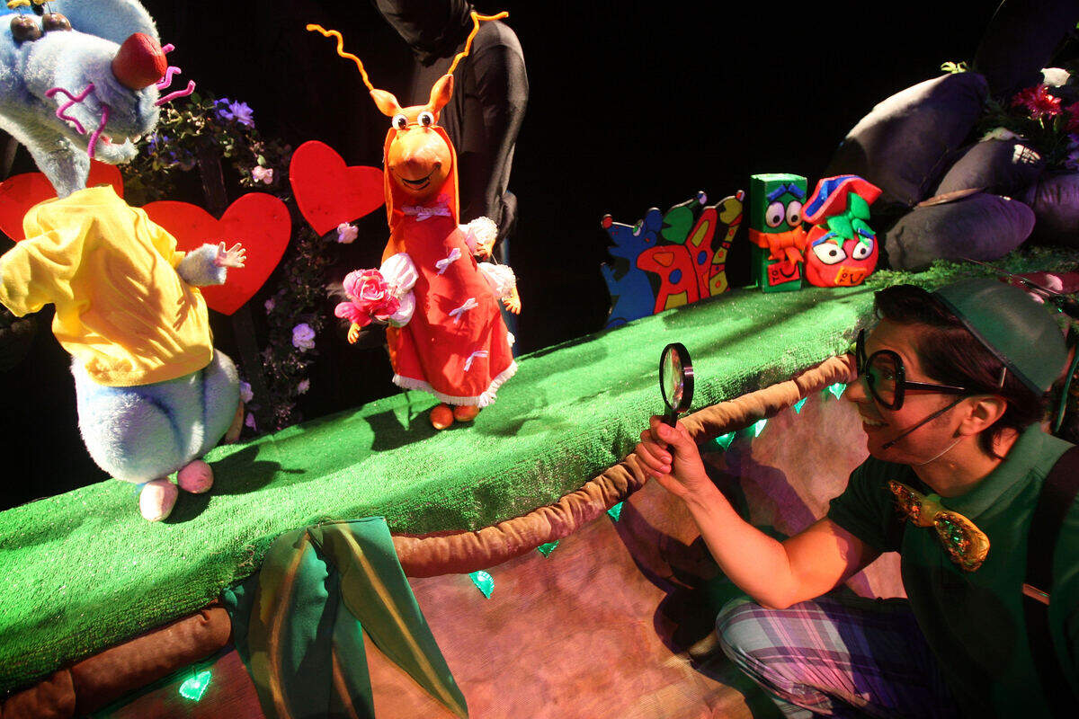 La versión rockera de “La Cucarachita Martina” trae al Teatro SEA desde Nueva York.