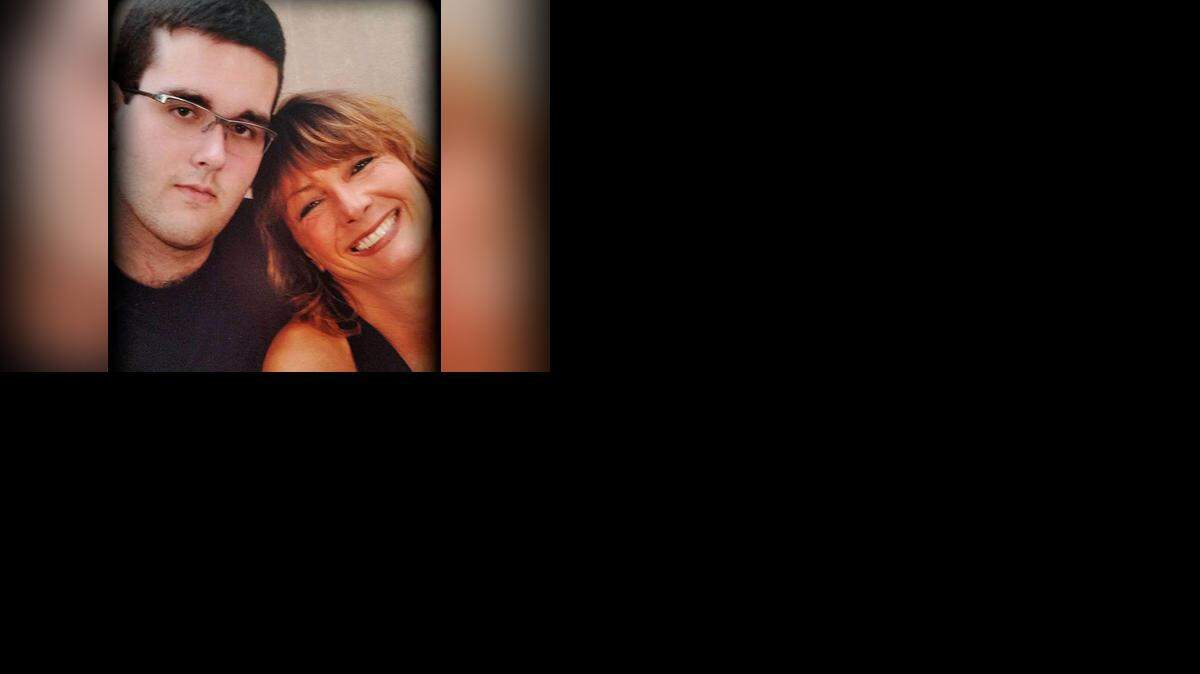 James Fields y su madre, Samantha Bloom. Facebook