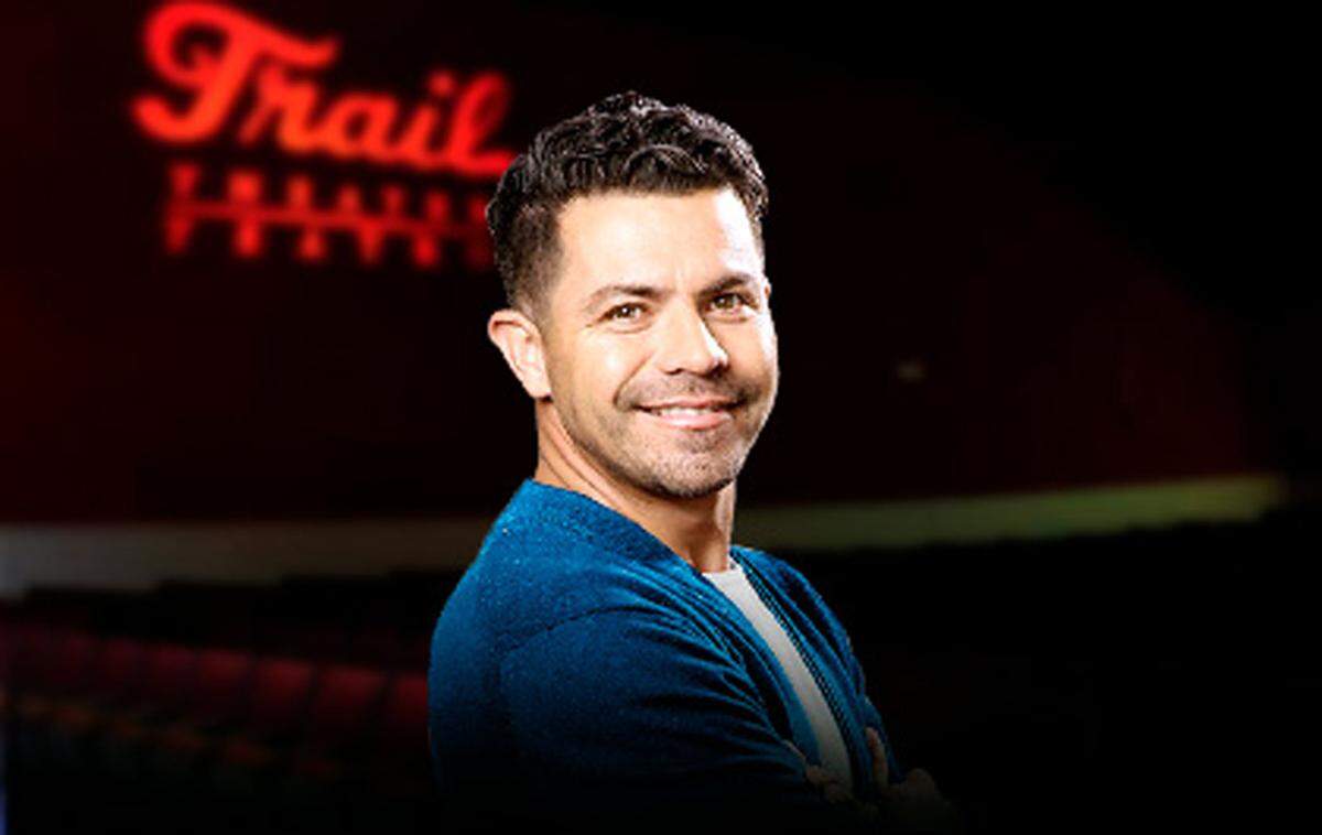 En vivo el nuevo show de Piter Albeiro en el Teatro Trail.