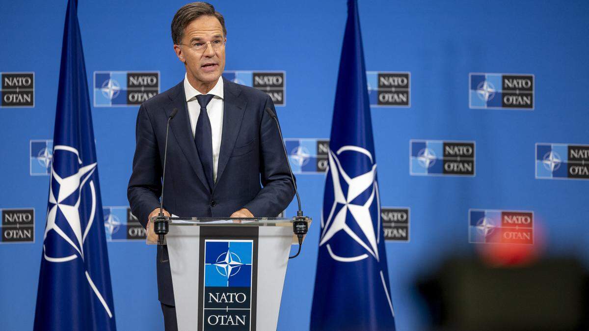 El secretario general de la OTAN, Mark Rutte, da una conferencia de prensa el 1 de octubre de 2024, en Bruselas, Belgica. Rutte se reunión con Donald Trump en Palm Beach para hablar sobre la seguridad global.