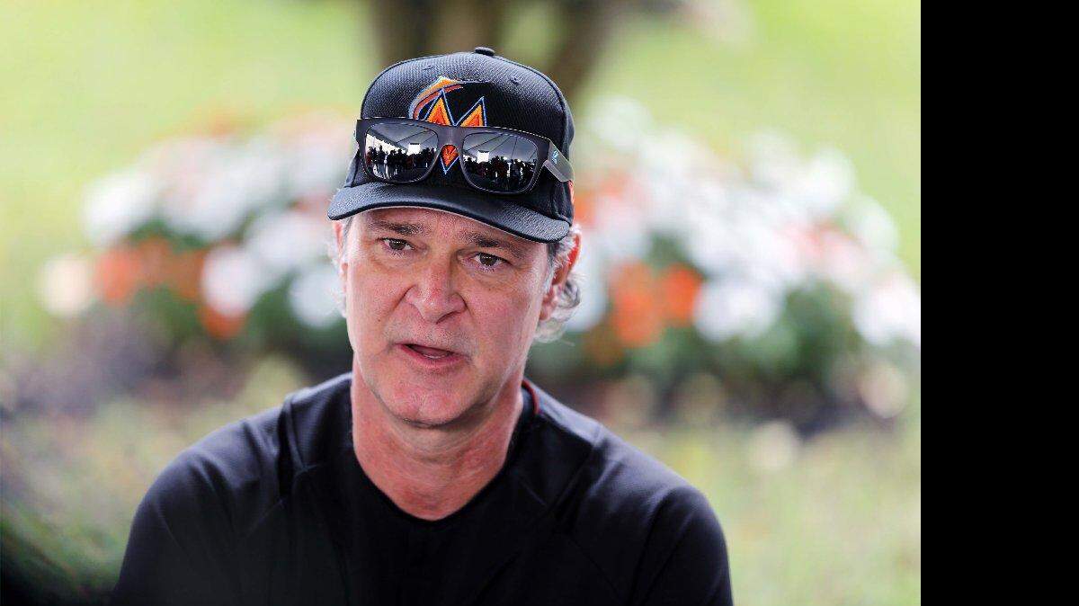 El manager de los Marlins Don Mattingly habla con la prensa en el primer día del entrenamiento de la pretemporada, el 14 de febrero del 2017 en Jupiter, Florida.