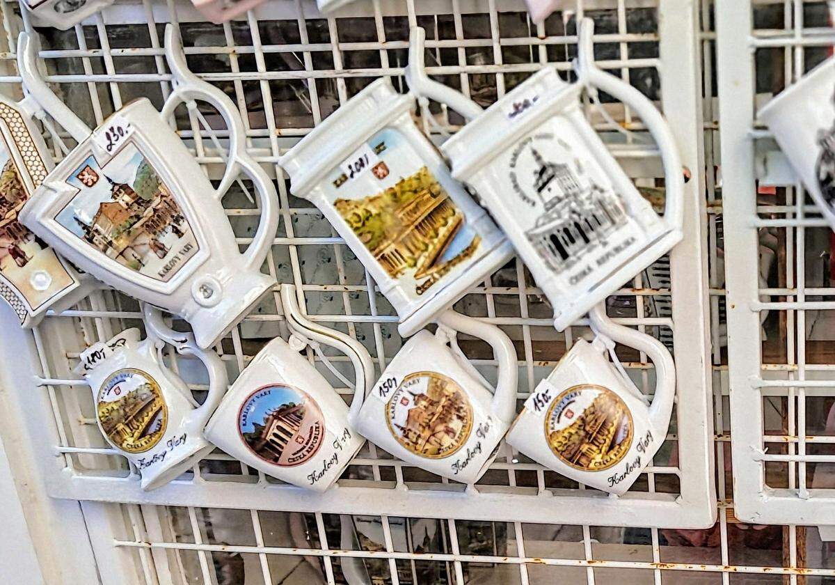 Uno de los recuerdos más icónicos de esta ciudad serán las tazas serigrafiadas con estampas de la villa balneario.