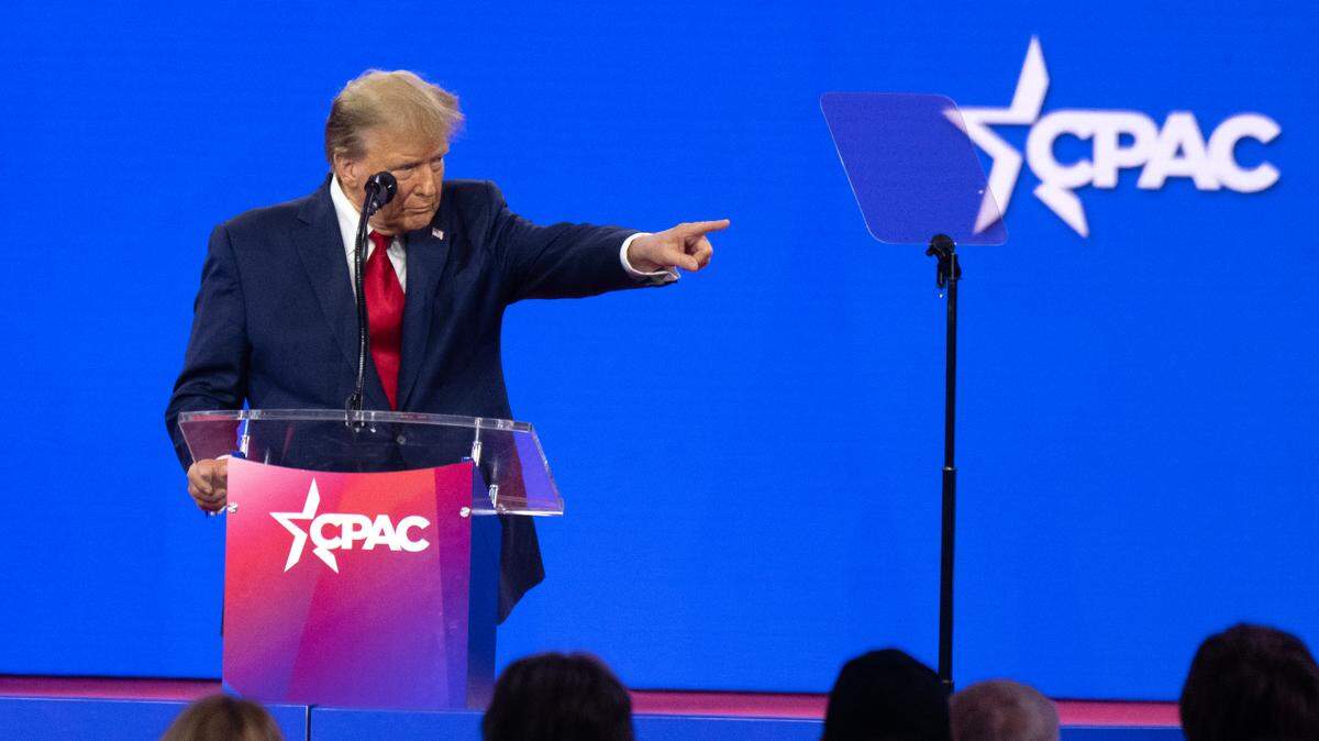 Un juzgado del condado de Cook ordenó a la Junta Electoral de Illinois eliminar a Donald Trump de las papeletas electorales de las primarias del Partido Republicano por su papel en el asalto al Capitolio.