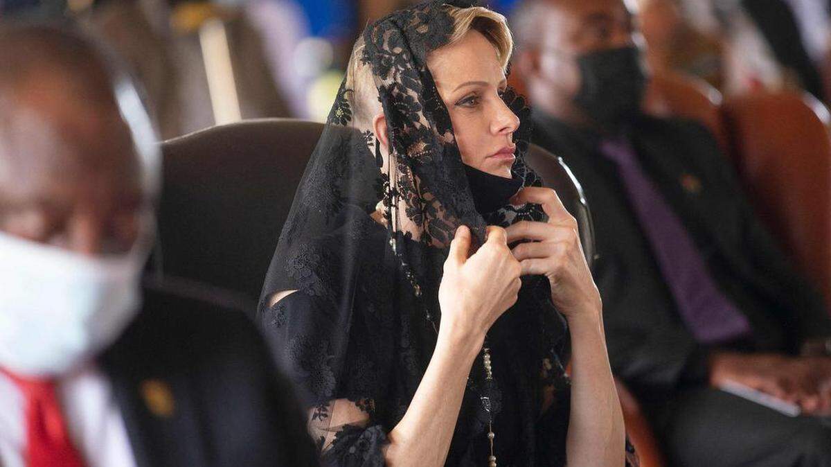 En esta foto de archivo tomada el 18 de marzo de 2021, la princesa Charlene de Mónaco durante el servicio conmemorativo del rey Goodwill Zwelithini en el palacio real KwaKhethomthandayo en Nongoma, Sudáfrica. Phill Magakoe / AFP / Getty Images