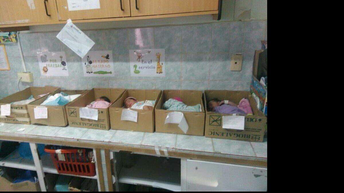 Bebés recién nacidos en un hospital en la ciudad de Barcelona, estado Anzoátegui, en Venezuela. 