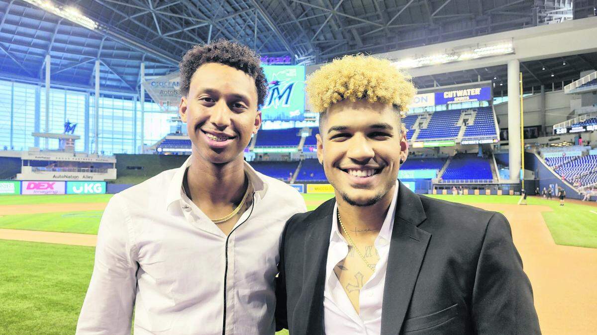 Víctor Mesa Jr. y Yiddi Cappe (izq.) recibieron un respaldo valorativo acerca de la manera en que les contempla el mundo del béisbol. Los dos cubanos fueron ubicados entre los 10 primeros prospectos de los Marlins, según la valoración que realiza MLB Pipeline antes del inicio de la temporada.