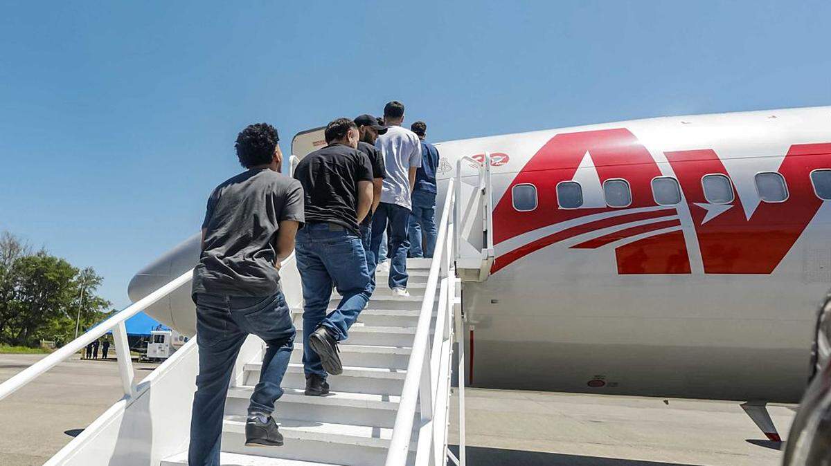 Foto de archivo. Un vuelo de repatriación con 166 migrantes aterrizó este lunes en Venezuela desde Miami, Estados Unidos. 