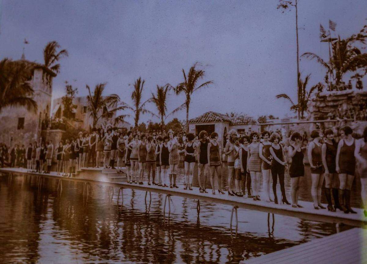 Foto vintage de concursos de belleza en la Venetian Pool en Coral Gables en 1925. La piscina actualmente está en proceso de renovaciones y ha estado cerrada al público desde octubre de 2024. Pedro Portal pportal@miamiherald.com