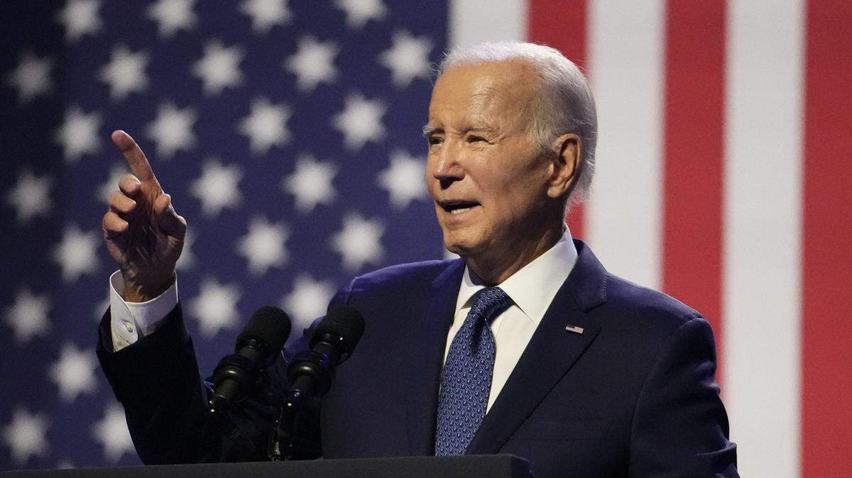 El presidente Joe Biden da un discurso acerca de la importancia de la democracia durante un tributo a su amigo, el fallecido senador John McCain, el sábado 28 de septiembre de 2023.