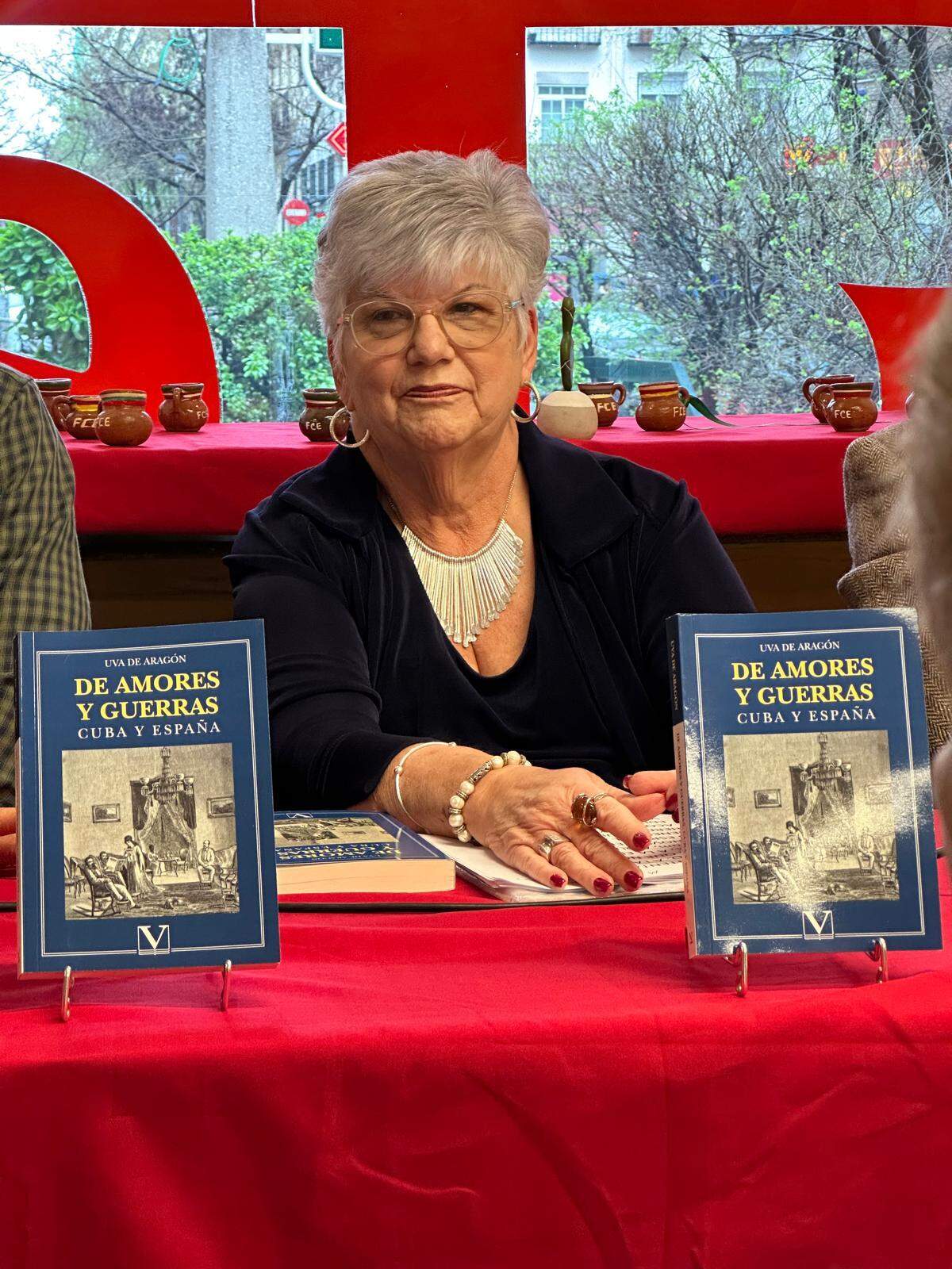 Uva de Aragón en la presentación en Madrid de su novela más reciente, “De amores y guerras”.