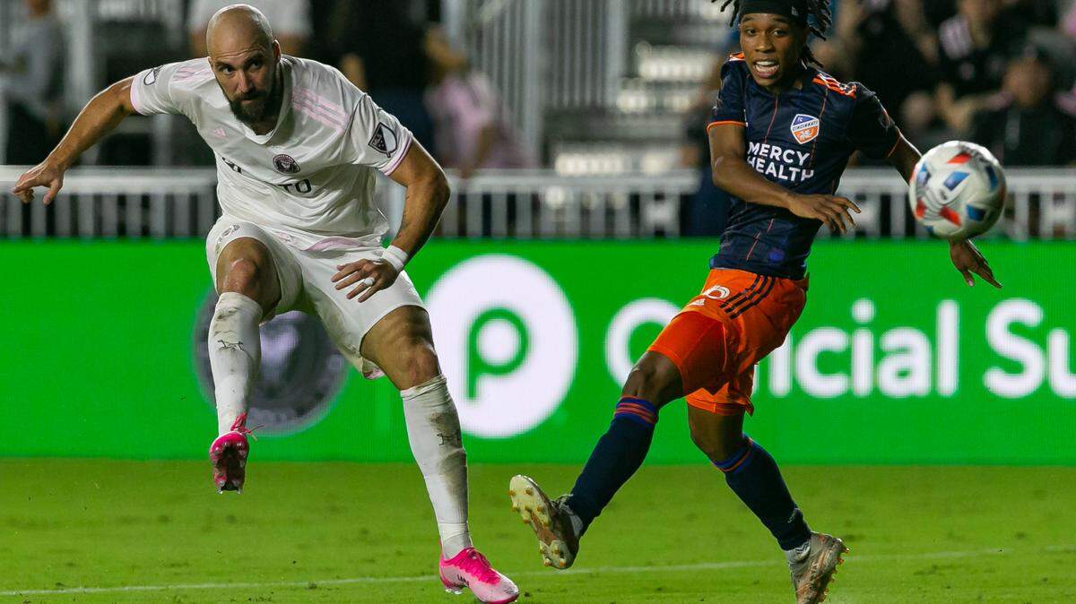 Inter Miami forward Gonzalo Higuain (9) kicks the ball toward the goal against FC Cincinnati during the first half of their MLS soccer match at DRV PNK Stadium on Saturday, October 23, 2021, in Fort Lauderdale, Florida.