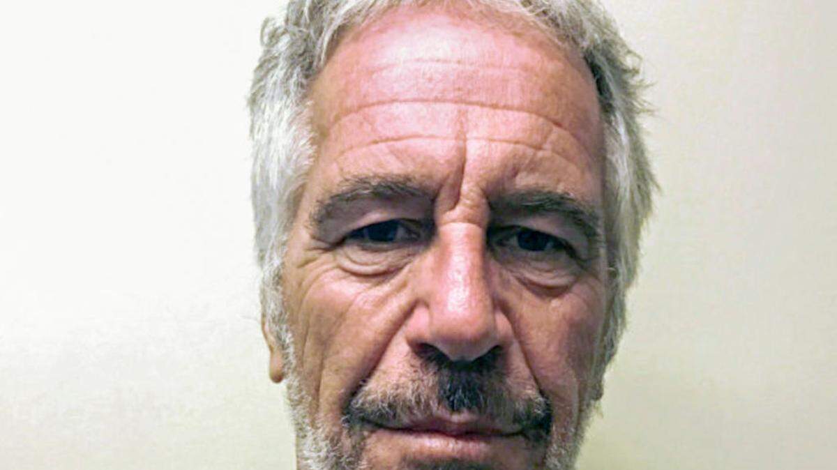 Un juez federal de Estados Unidos hizo pública este miércoles una supuesta nota de suicidio del pedófilo Jeffrey Epstein, que habría sido encontrada por el excompañero de celda del magnate en una novela gráfica.