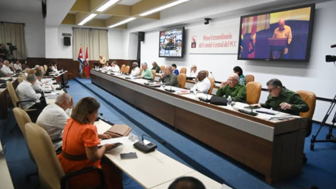 Cúpula política dice que Raúl Castro da luz verde a reformas económicas anunciadas por Díaz-Canel