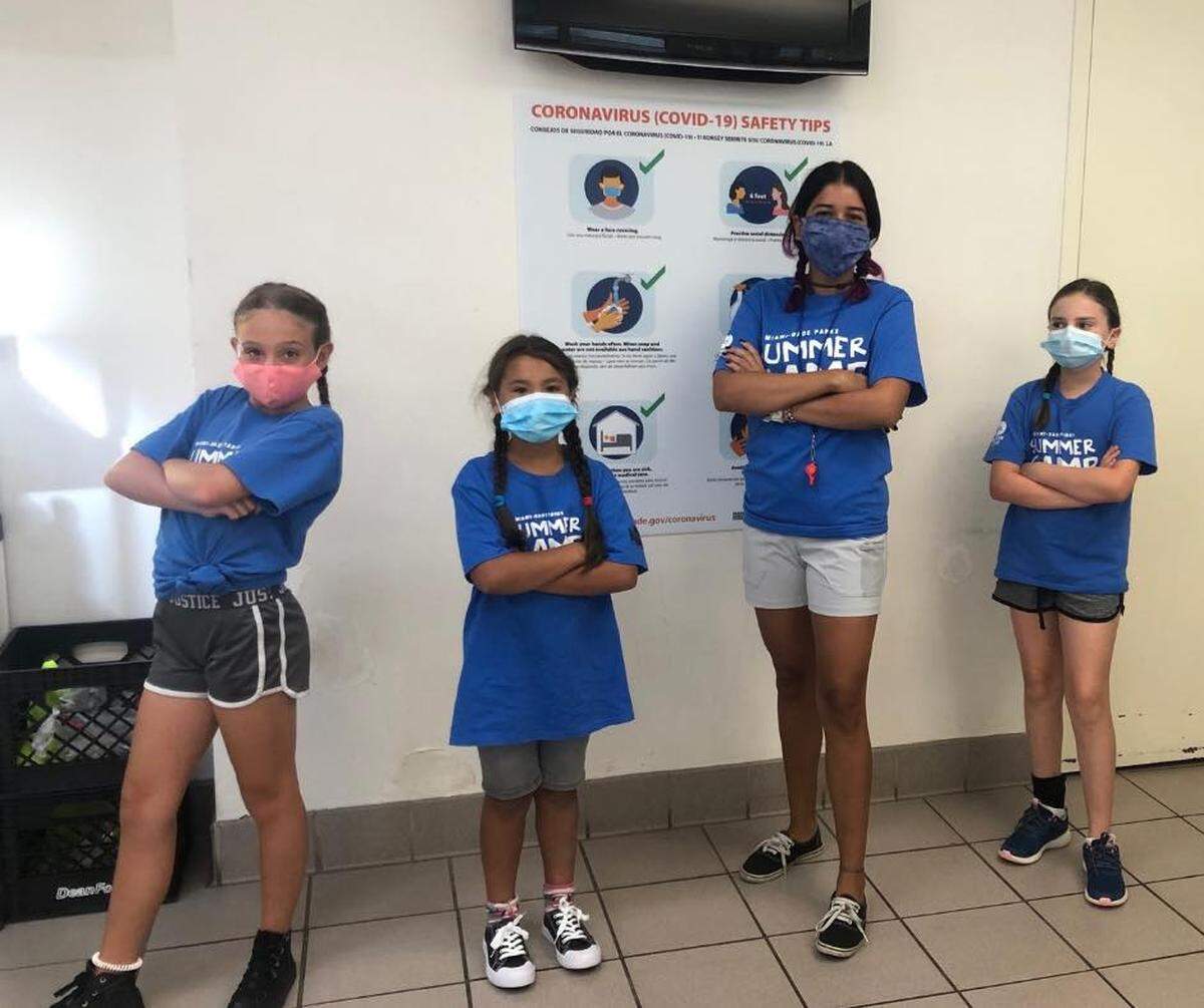 G.E.M. (Empoderamiento y tutoría de niñas) Summer Arts Camp dirigido a las niñas de 6 a 14 años para que tengan la oportunidad de encontrar su propia voz creativa, hacer nuevos amigos y aprender habilidades de liderazgo.