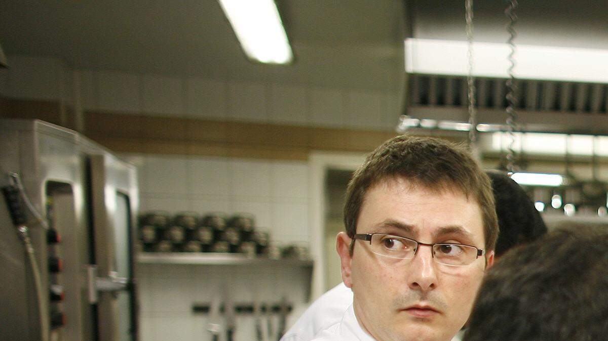 Aduriz, segundo de la izquierda,  con dos estrellas Michelín en su restaurante Mugaritz en Rentería (Guipúzcoa, España), repasó en una entrevista en Miami sus 17 años de trayectoria, llenos de “congruencia” y “fidelidad a la esencia”.