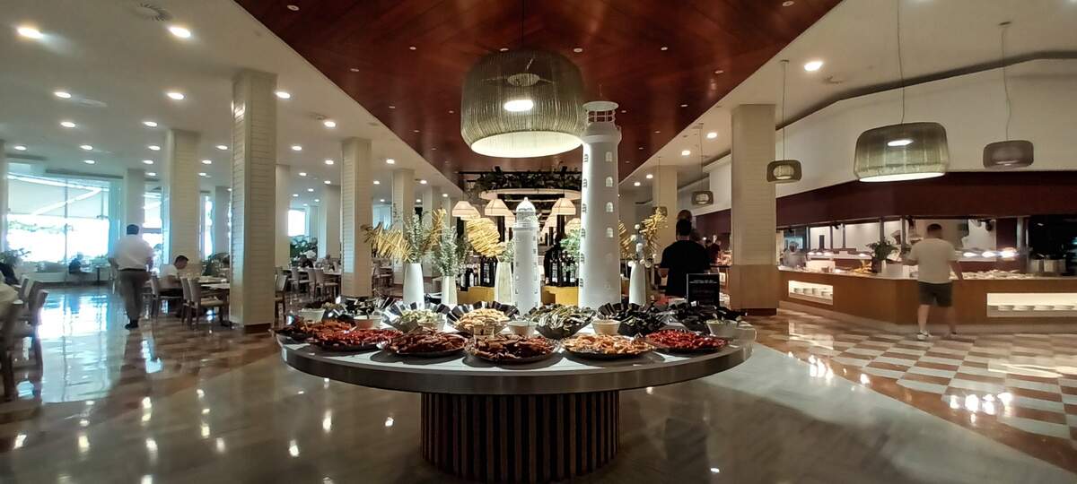 El restaurante Lava tiene un show cooking y cocina temática cada noche.