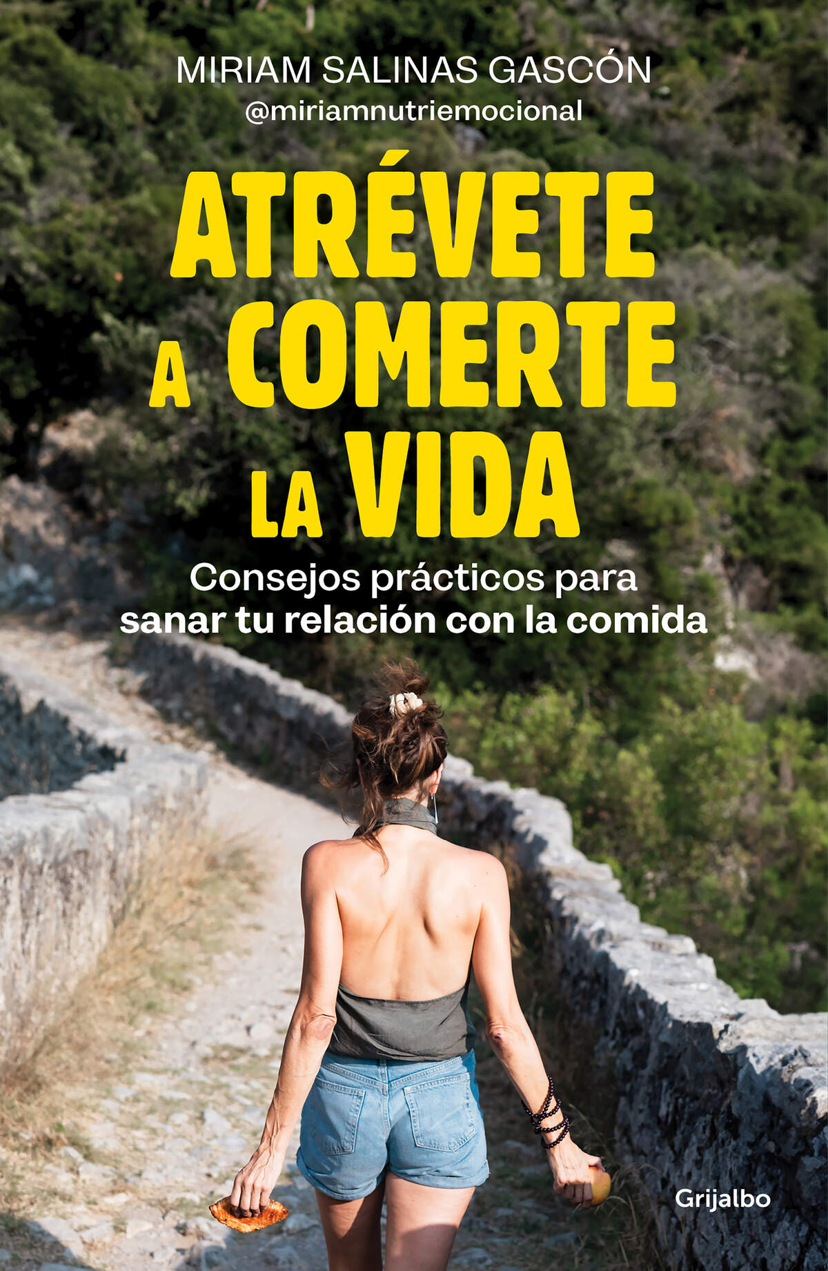 El libro Atrévete a comerte la vida, de Míriam Salinas, ofrece consejos prácticos para sanar nuestra relación con la comida. Foto: Penguin Random House.
