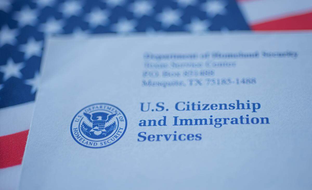 El Servicio de Ciudadanía e Inmigración (USCIS) creó una nueva herramienta en línea que ayudará a extranjeros a determinar si deben registrarse tras una de las medidas de Trump contra inmigrantes.