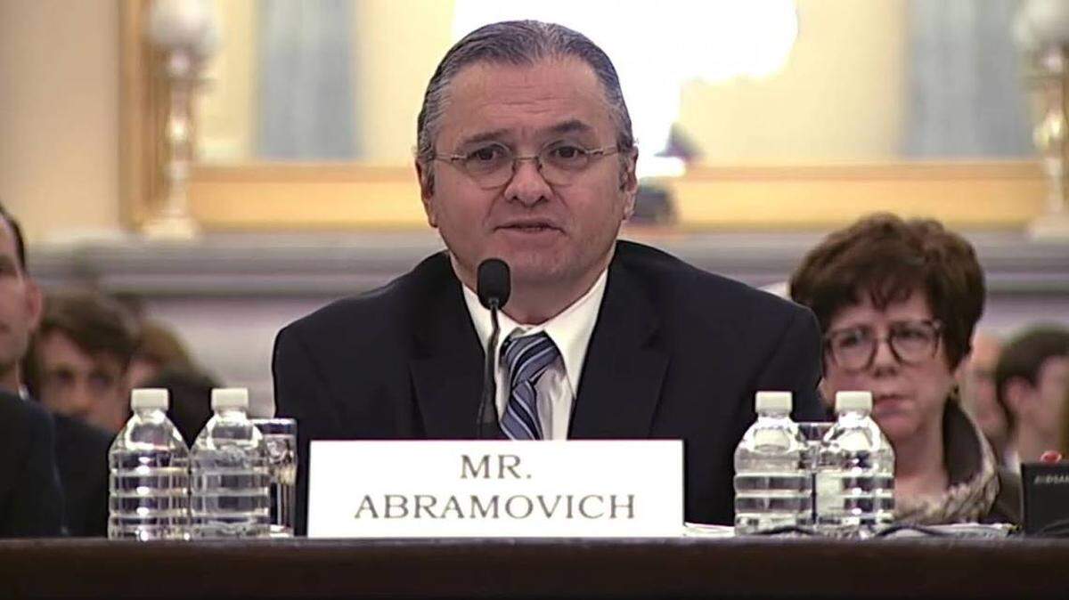 Adrian Framovich hizo casi 100 millones de llamadas en los últimos tres meses del 2016 (alrededor de 44,000 por hora).