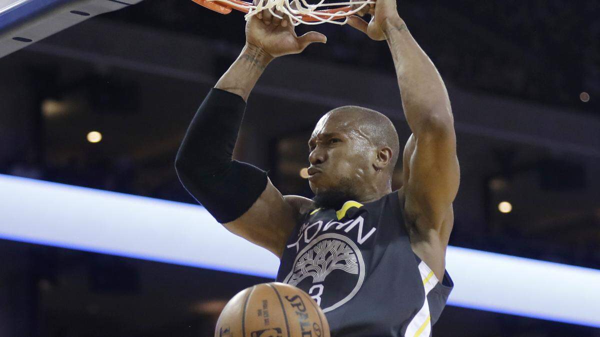 El veterano ala-pívot David West, que jugó las dos últimas temporadas con los Warriors de Golden State, anunció a través de las redes sociales su retirada tras 15 años en la NBA.