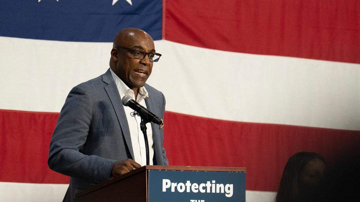 Kwame Raoul, fiscal general de Illinois, da un discurso in Valhalla, Nueva York, el jueves 8 de mayo de 2025.
