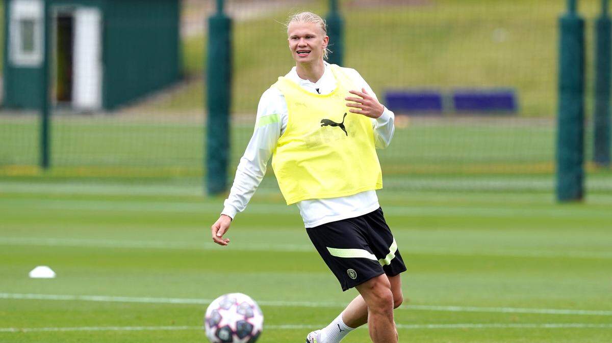 El delantero del Manchester City Erling Haaland entrena el martes para el partido contra el Inter Miami en la final de la Liga de Campeones, que se celebrará este sábado en Estambul, Turquía.