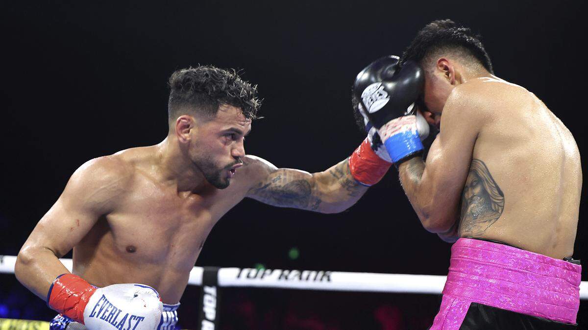 Robeisy Ramírez se impuso con un triunfo por nocaut en el séptimo asalto sobre Brandon León Benítez, el sábado en Miami.
