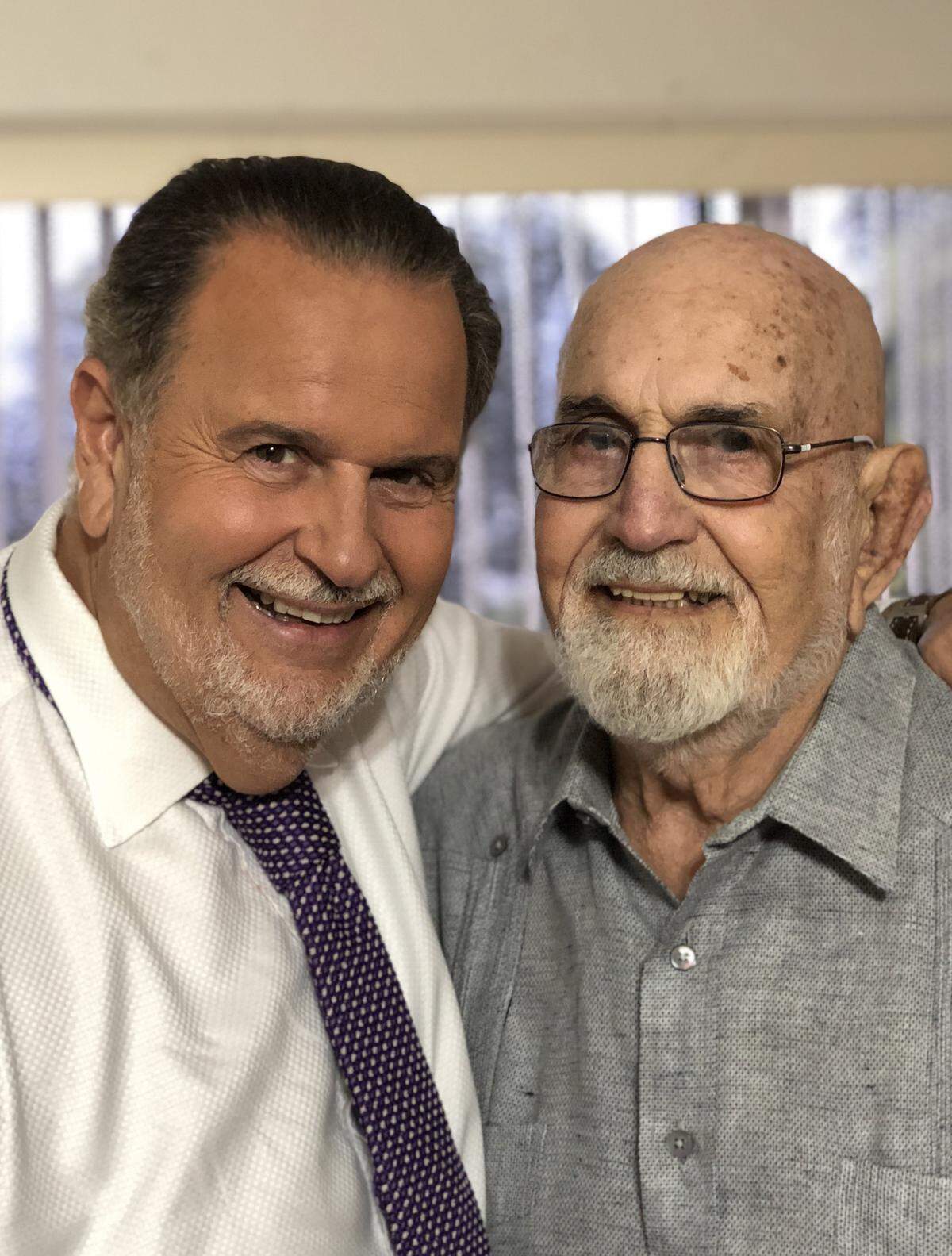 Raúl De Molina con su padre, Raúl G. De Molina Prieto.