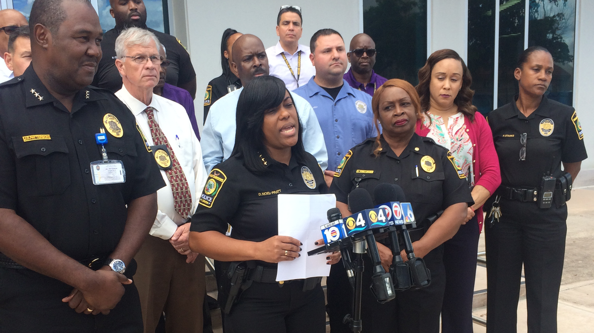 La jefa de policía de Miami Gardens, Delma Noel-Pratt,  instó al público a ofrecer consejos después de que cuatro personas murieron durante cinco tiroteos en las últimas dos semanas en Miami Gardens.