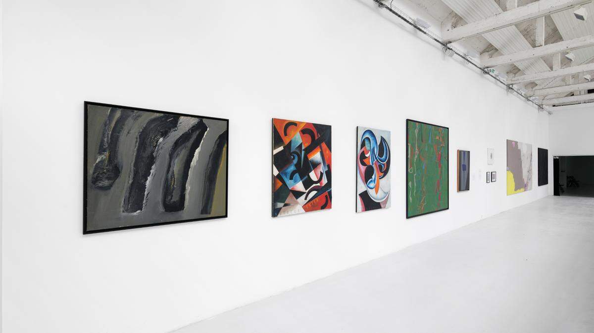 De izquierda a derecha: “S/T.”, 1988, de Carlos García de la Nuez. “Absolut Exter”, 1994, óleo, de Sandra Ceballos y “Absolut Depero”, 1955, óleo.